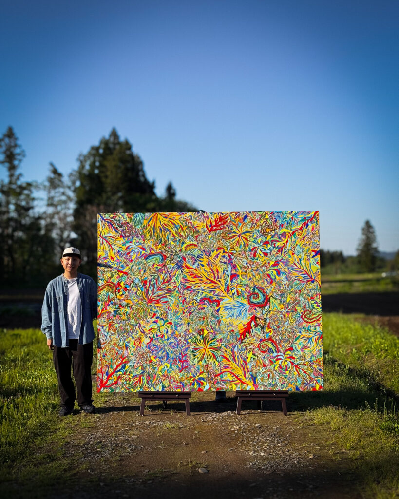 Oratnir(オラトニール)・別府倫太郎によるアクリル抽象絵画作品を外(畦道)で撮影した様子。F150号。タイトルは、何者かであろうとする、全ての存在へ。
To Every Being Trying to Be Someone.その他の絵画の情報は、2025 / 2273mm x 1818mm / Acrylic on Canvasです。